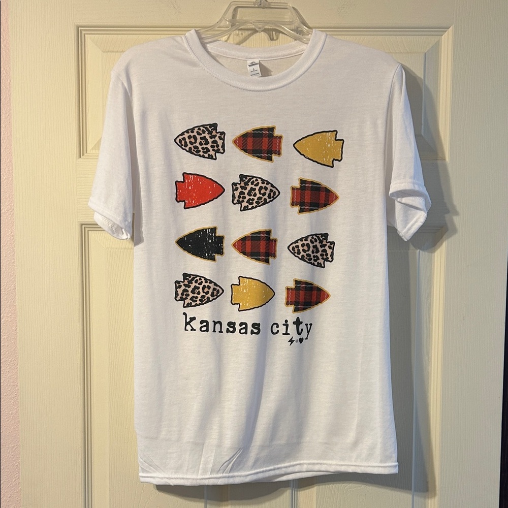 Kansas City Chiefs Graphic Tee White Leopard, Plaid, & Plain Arrowheads Small